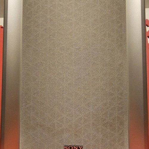 Speakers like new with tear on the fabric