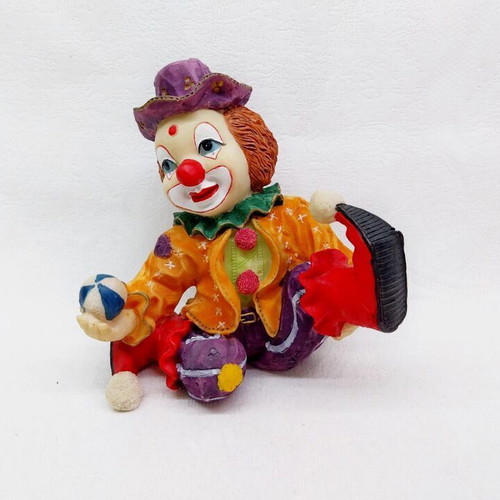 Clown figure made of hand-painted poliresin like new