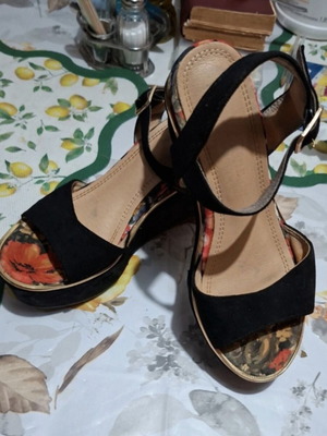 Tendenz leather suede platform sandals size 37 like new, black and red