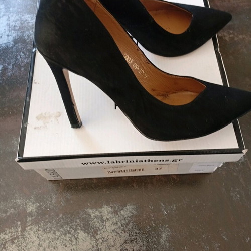 Black pumps used size 34