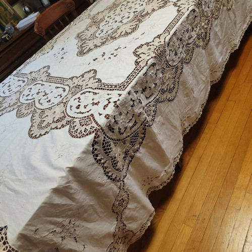 Handmade tablecloth 220x230 like new, beige