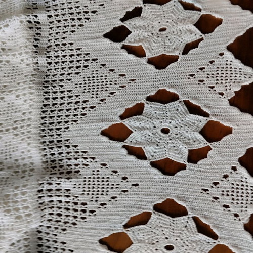 Handmade runner with floss lace like new 200x42 cm