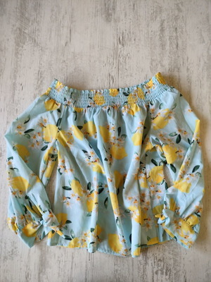 Summer top with lemon print like new, wrinkle-resistant fabric