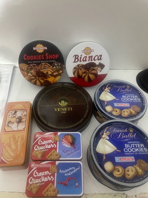 Tin boxes like new, pack of 8 pieces