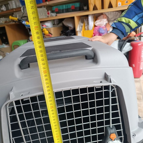Bergamo dog transport crate like new, approved for airplane travel