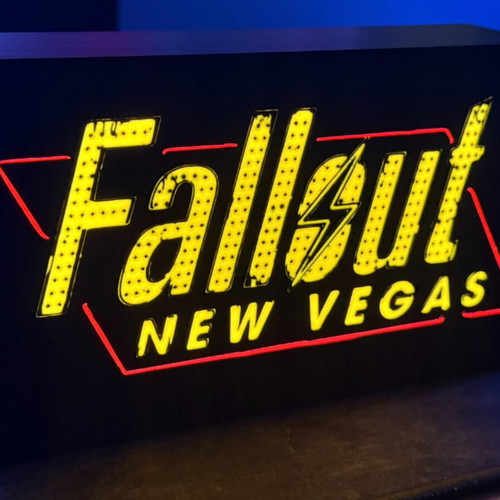 Fallout New Vegas lamp like new, USB with switch