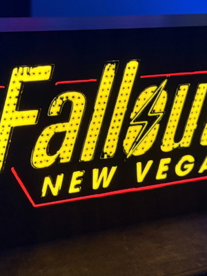 Fallout New Vegas lamp like new, USB with switch