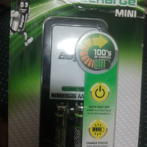 Energizer Mini Charger 2-Slot with Rechargeable AA AAA Batteries new