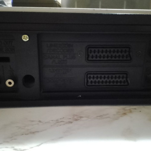 Sharp VC-FH3 VCR like new with original remote and bonus tape