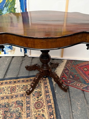 Oval antique table used, from 1920
