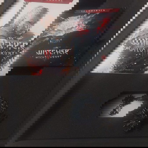 Witcher 3 Collectors Artbook σαν καινούργιο με Medallion, Soundtrack και Manual