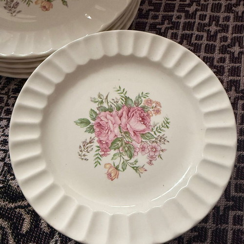 Dinner and dessert plates used, set of 14, branded USA