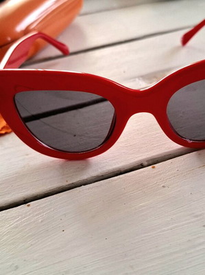 Benetton sunglasses with red butterfly frame and black lenses, new