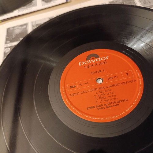 Set of 3 used vinyl records with Roger Whittaker, Pelle Karlsson & Stutum 2