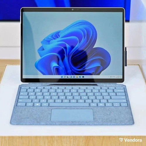 Microsoft Surface Pro 8 13'' Touch like new with keyboard