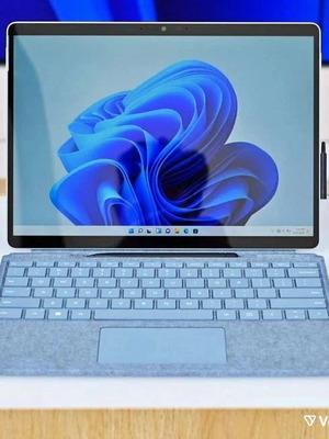 Microsoft Surface Pro 8 13'' Touch like new with keyboard