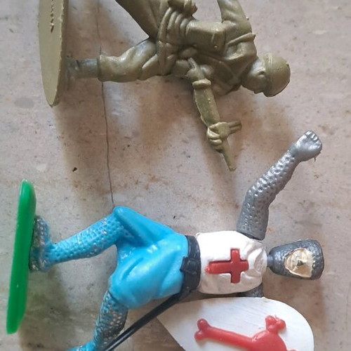 Small figures in good condition, pack