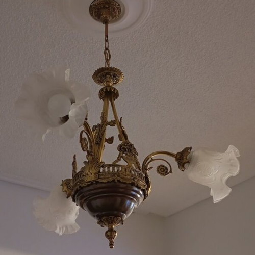 Vintage three-light ceiling lamp like new