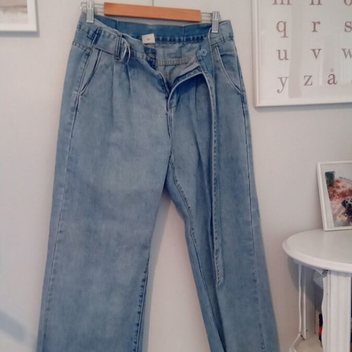 Boyfriend style high-waist 3/4 jeans used, with belt, size M