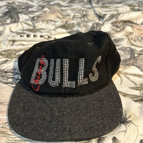 Chicago Bulls jockey hat like new, black and grey