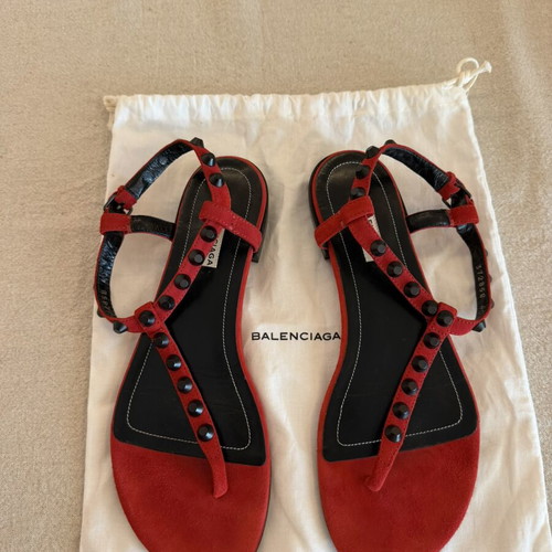Balenciaga red flat sandals no 40 like new with black spikes