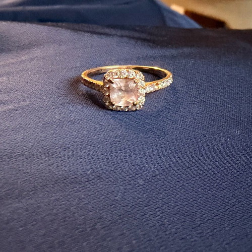Златен пръстен 18К с розов камък Morganite и диаманти като нов