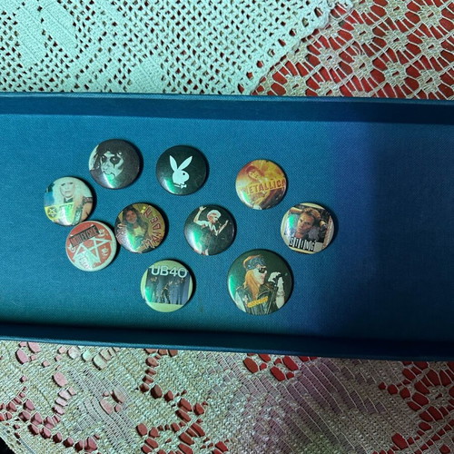 Set of 10 pins new, authentic metal 80s - 90s
