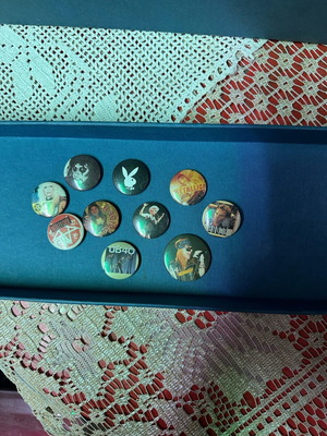 Set of 10 pins new, authentic metal 80s - 90s