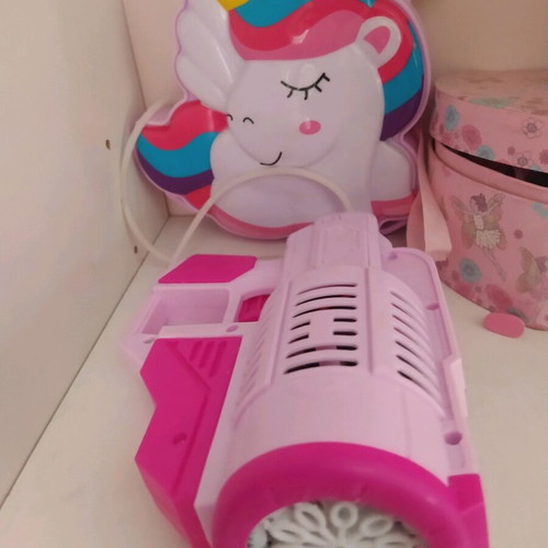 Unicorn bubble gun like new with batteries