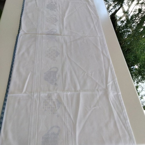 Vintage table runner with blue teapot pattern, brand new 42x120 cm