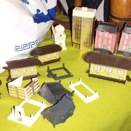 Hotel 90's board game replacement houses used