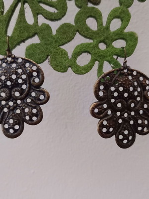 Women's earrings with vintage design like new