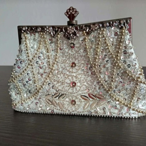 Vintage women's white hand bag like new