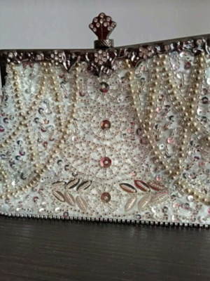 Vintage women's white hand bag like new