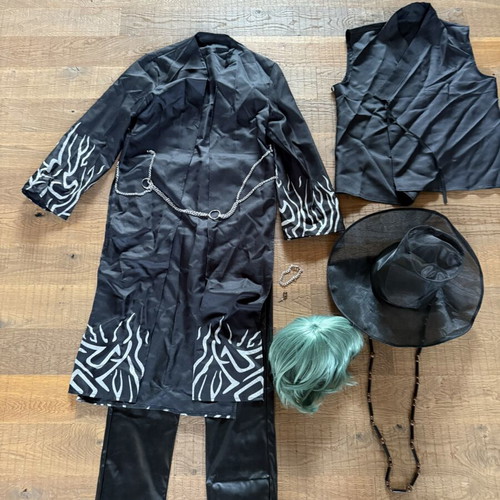 Demon Hunters Costume Small Used with Wig
