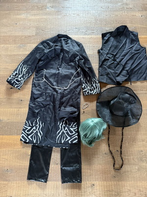 Demon Hunters Costume Small Used with Wig