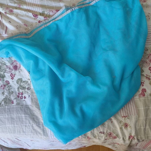 Large beach towel like new, sand-resistant