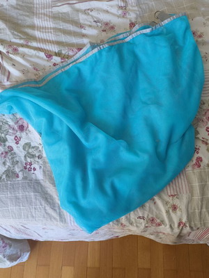 Large beach towel like new, sand-resistant