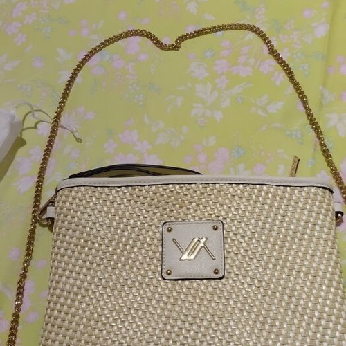 Verde shoulder bag like new, beige, straw with lining