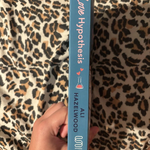The Love Hypothesis by Ali Hazelwood like new with bonus chapter