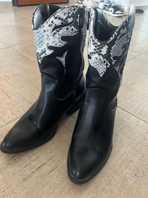 Cowboy boots like new, size 39, black and white