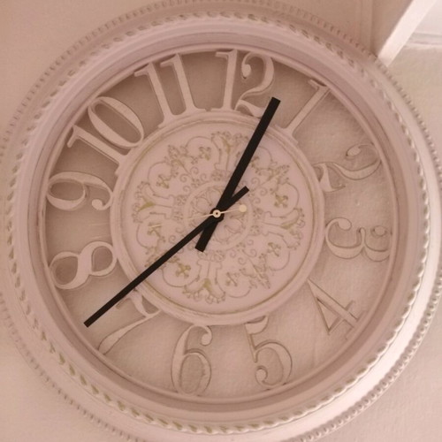 Wall clock 41cm shabby chic white-pink with subtle gold details like new