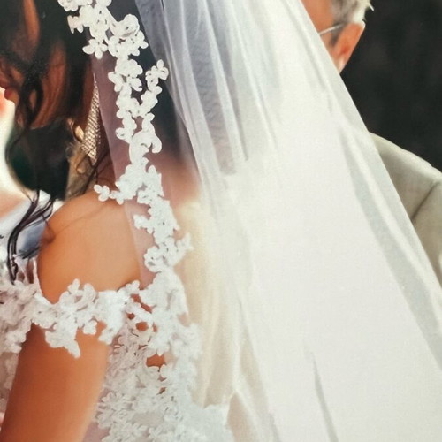 Wedding dress with veil like new, French lace, size S
