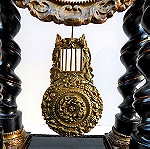  Ρολόι κατασκευασμένο από ξύλο και μπρούντζο, με ένθετο όστρακο χελώνας, τύπου "Portico" - Napoleon III, περιπου 160 ετών.