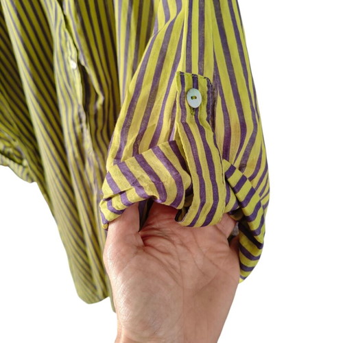 Long shirt medium size like new, green and purple