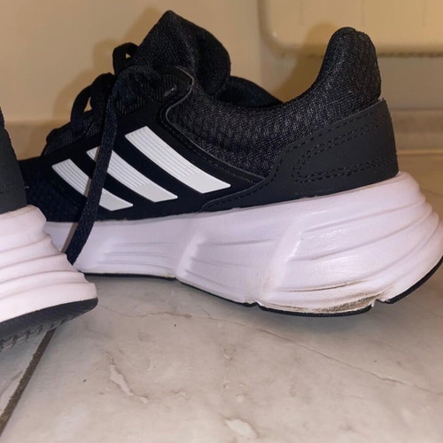 Adidas black athletic shoes like new, size 38.5