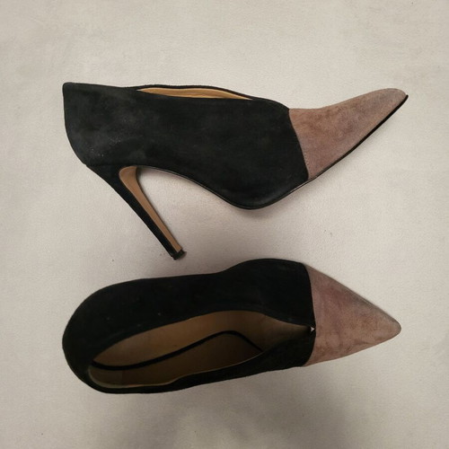 Castor Italian Suede Pump like new, black - rotten apple, size 38