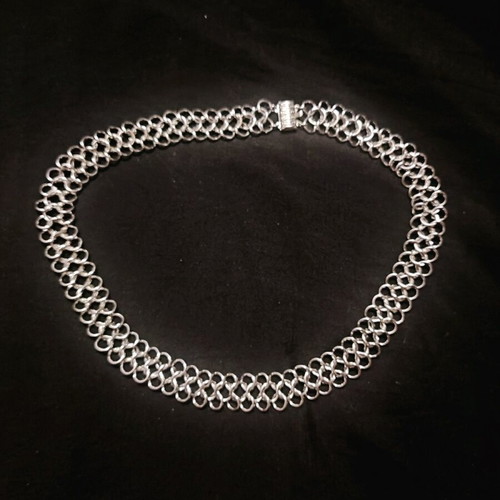 Metal necklace with a unique weave
