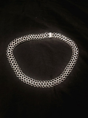 Metal necklace with a unique weave