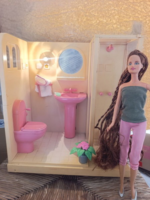 Vintage 90s Bathroom with Light and Running Water Shower, Like New